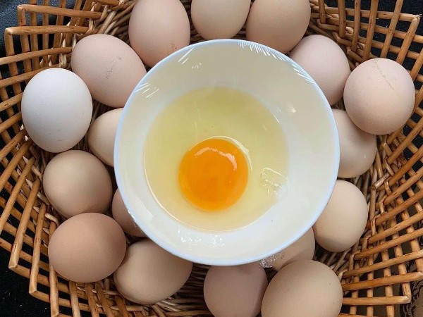 鸡蛋有腥味怎么去腥？只因饲料中缺了浓香宝